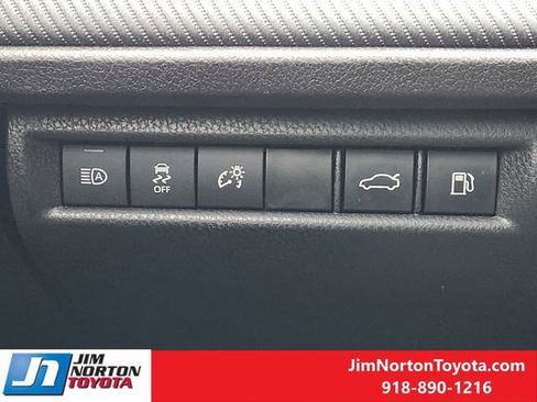 Used 2025 Toyota Camry SE image 23