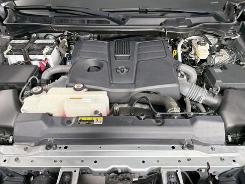 Used 2022 Toyota Tundra SR5 AWD/4WD image 27