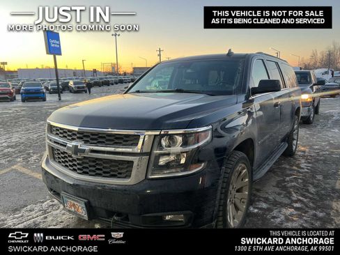 Used 2020 Chevrolet Suburban LT w/ Luxury Package image 1