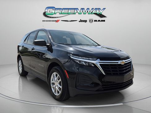 Used 2023 Chevrolet Equinox LS w/ LS Convenience Package FWD image 1