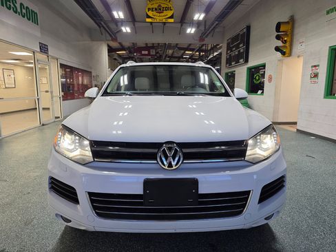 Used 2014 Volkswagen Touareg TDI image 3
