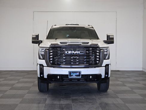 Used 2024 GMC Sierra 2500 Denali Ultimate image 3