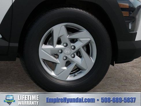 New 2026 Hyundai Kona SE image 8