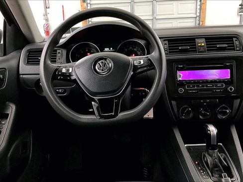 Used 2015 Volkswagen Jetta S image 6