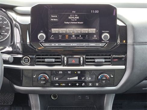 Used 2024 Nissan Pathfinder SV image 17