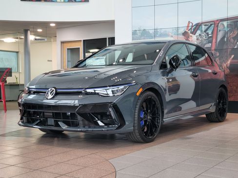 New 2026 Volkswagen Golf image 2