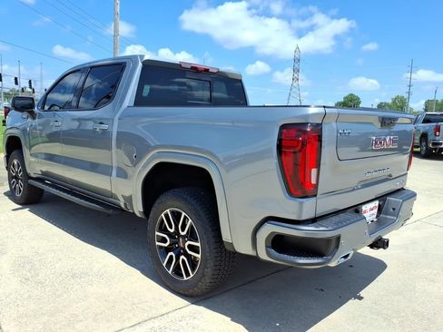 Used 2024 GMC Sierra 1500 AT4 w/ Technology Package AWD/4WD image 5
