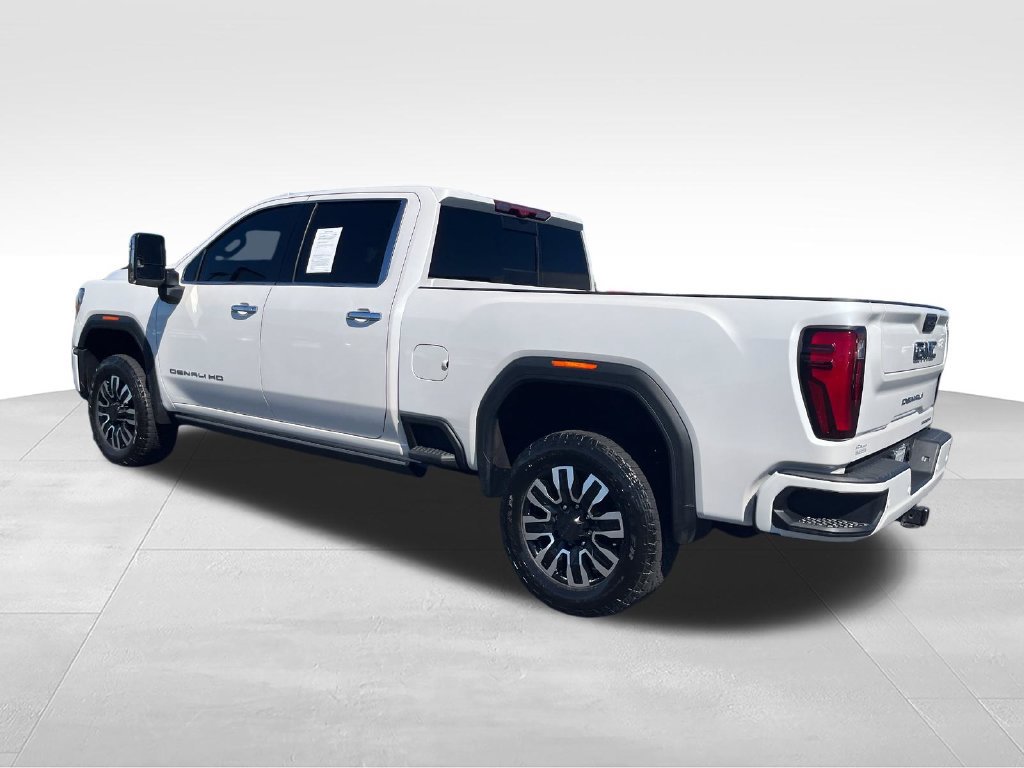 Used 2024 GMC Sierra 3500 Denali Ultimate AWD/4WD image 3