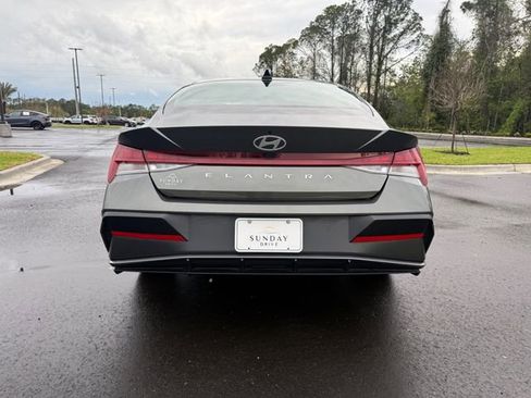 Used 2024 Hyundai Elantra SEL w/ Convenience Package image 8