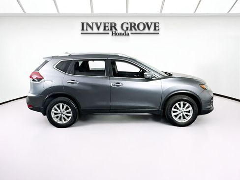 Used 2019 Nissan Rogue SV image 4