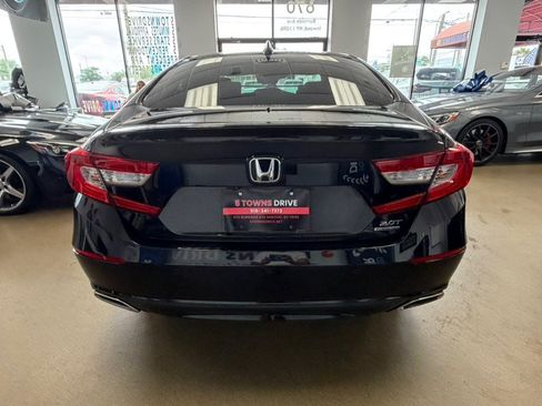 Used 2018 Honda Accord Touring image 13