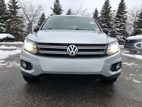 Used 2017 Volkswagen Tiguan Sport image 2