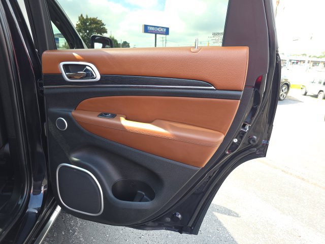 Used 2021 Jeep Grand Cherokee Summit w/ Platinum Series Group AWD/4WD image 32