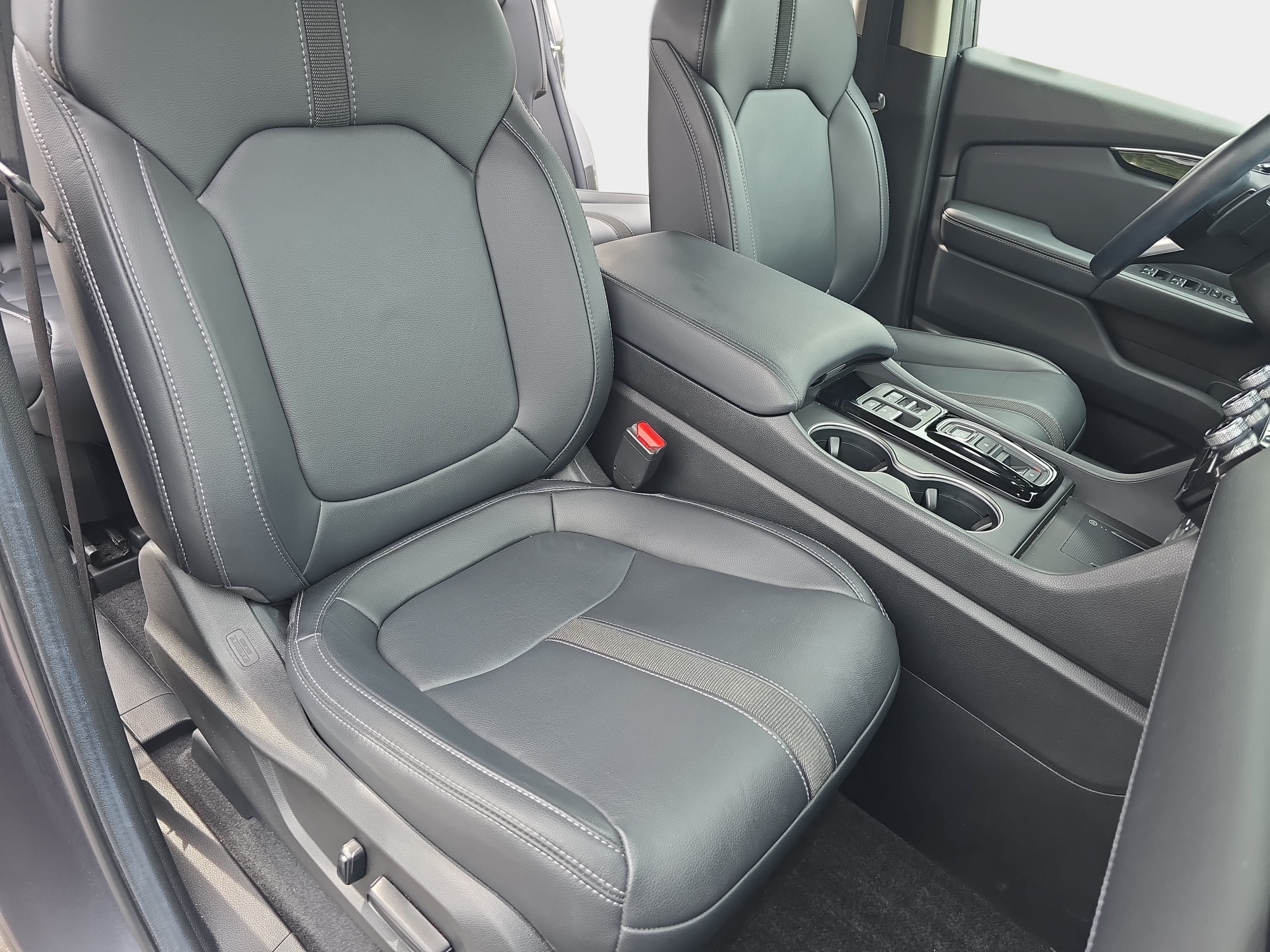 Used 2024 Honda Pilot Touring image 10