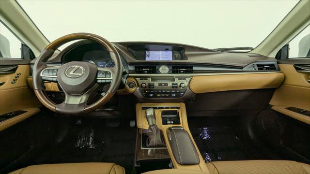 Used 2018 Lexus ES 350 w/ Luxury Package w/Wood Trim FWD image 25