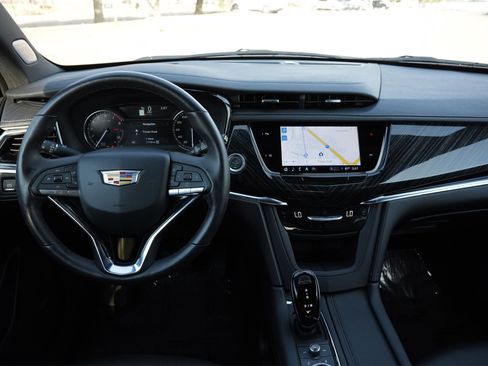 Certified 2025 Cadillac XT6 Premium Luxury image 9