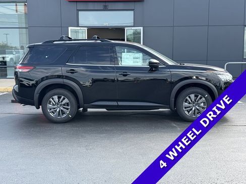 New 2025 Nissan Pathfinder SV image 2