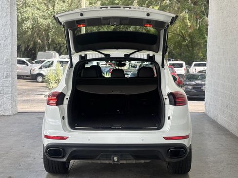 Used 2017 Porsche Cayenne Platinum Edition w/ Premium Package (PJV) image 28