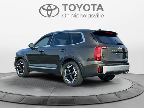 Used 2024 Kia Telluride S w/ S Sunroof Package FWD image 3