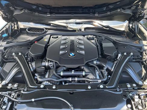 Used 2026 BMW 760i xDrive w/ Executive Package AWD/4WD image 16