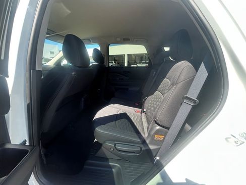 Used 2025 Nissan Pathfinder SV image 30