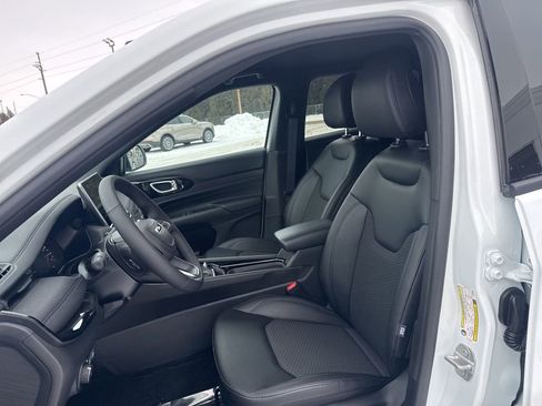 New 2026 Jeep Compass Latitude image 7