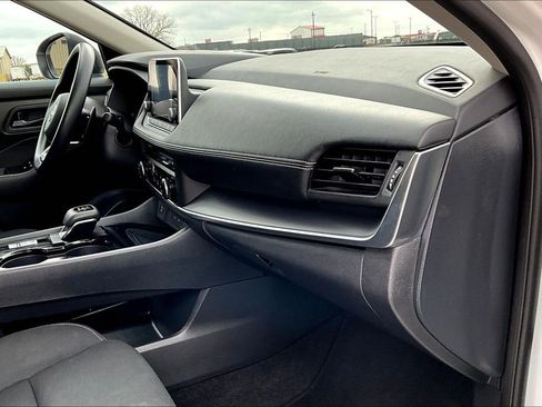 Used 2024 Nissan Rogue S image 14