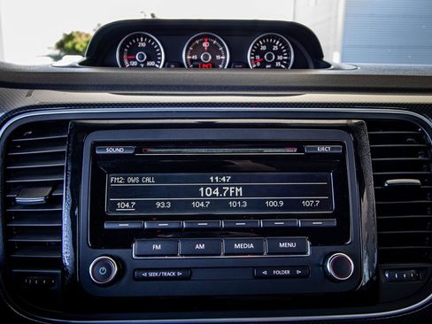 Used 2014 Volkswagen Beetle R-Line image 35