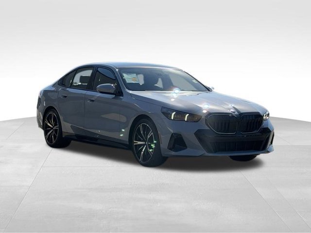 Certified 2026 BMW 540i xDrive w/ M Sport Package AWD/4WD image 11