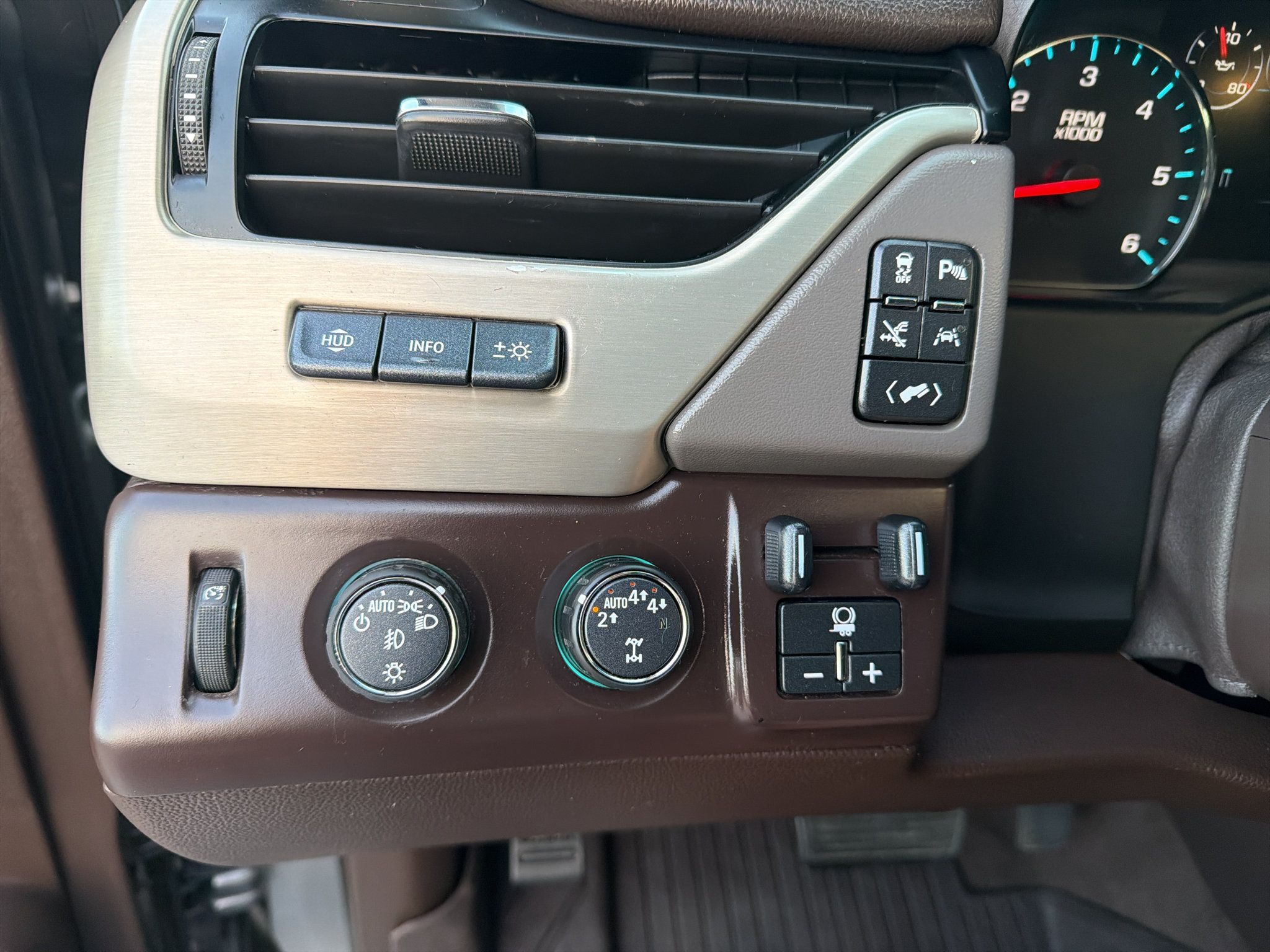 Used 2020 GMC Yukon Denali w/ Denali Ultimate Package AWD/4WD image 16