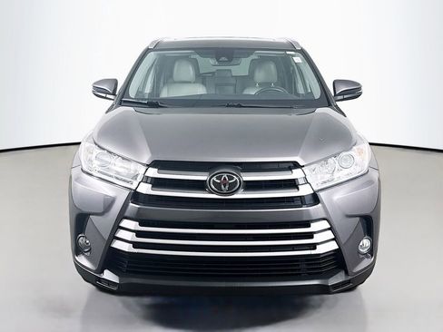 Used 2019 Toyota Highlander XLE image 2