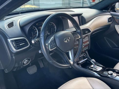 Used 2018 INFINITI QX30 Premium w/ Technology Package image 16