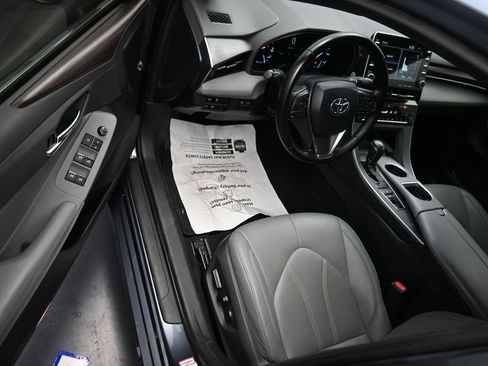Used 2019 Toyota Avalon XLE w/ Moonroof Package FWD image 12