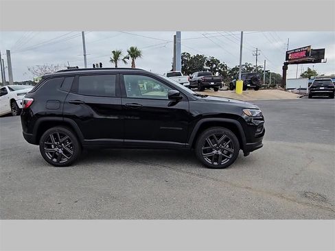 New 2026 Jeep Compass Latitude image 36