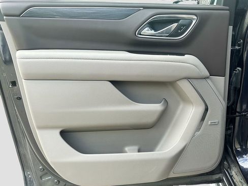 Used 2024 GMC Yukon XL SLT w/ SLT Luxury Package image 17