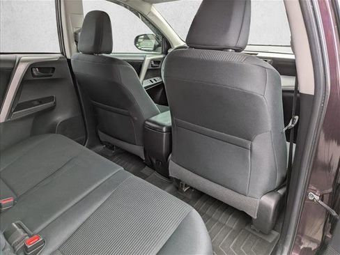 Used 2018 Toyota RAV4 LE image 28