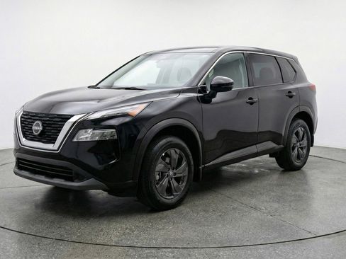 Used 2025 Nissan Rogue SV image 3