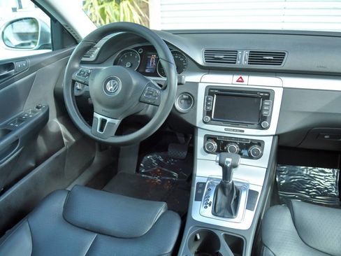 Used 2010 Volkswagen Passat Komfort image 40
