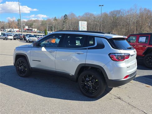 New 2026 Jeep Compass Latitude image 6