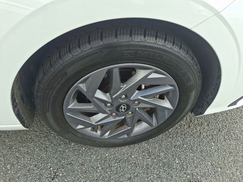 Used 2024 Hyundai Elantra SEL image 9