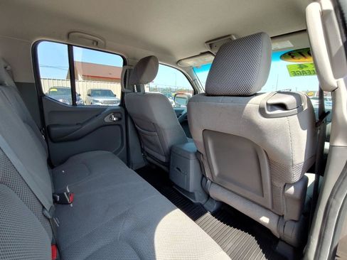 Used 2013 Nissan Frontier SV w/ SV Value Truck Pkg AWD/4WD image 40