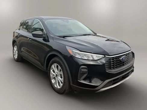 Used 2023 Ford Escape Active w/ Tech Pack #1 FWD image 1