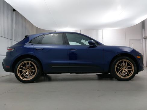 Certified 2026 Porsche Macan AWD/4WD image 8