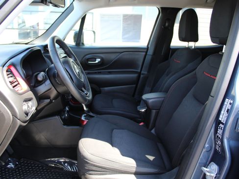 Used 2022 Jeep Renegade Trailhawk AWD/4WD image 14