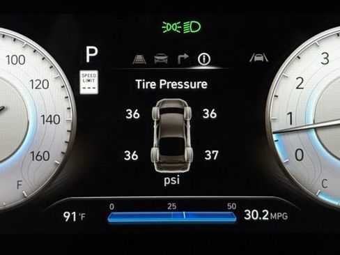 Certified 2024 Hyundai Elantra SEL FWD image 17
