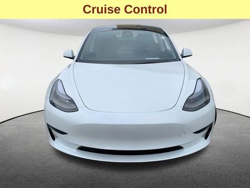 Used 2023 Tesla Model 3 Standard Range image 4