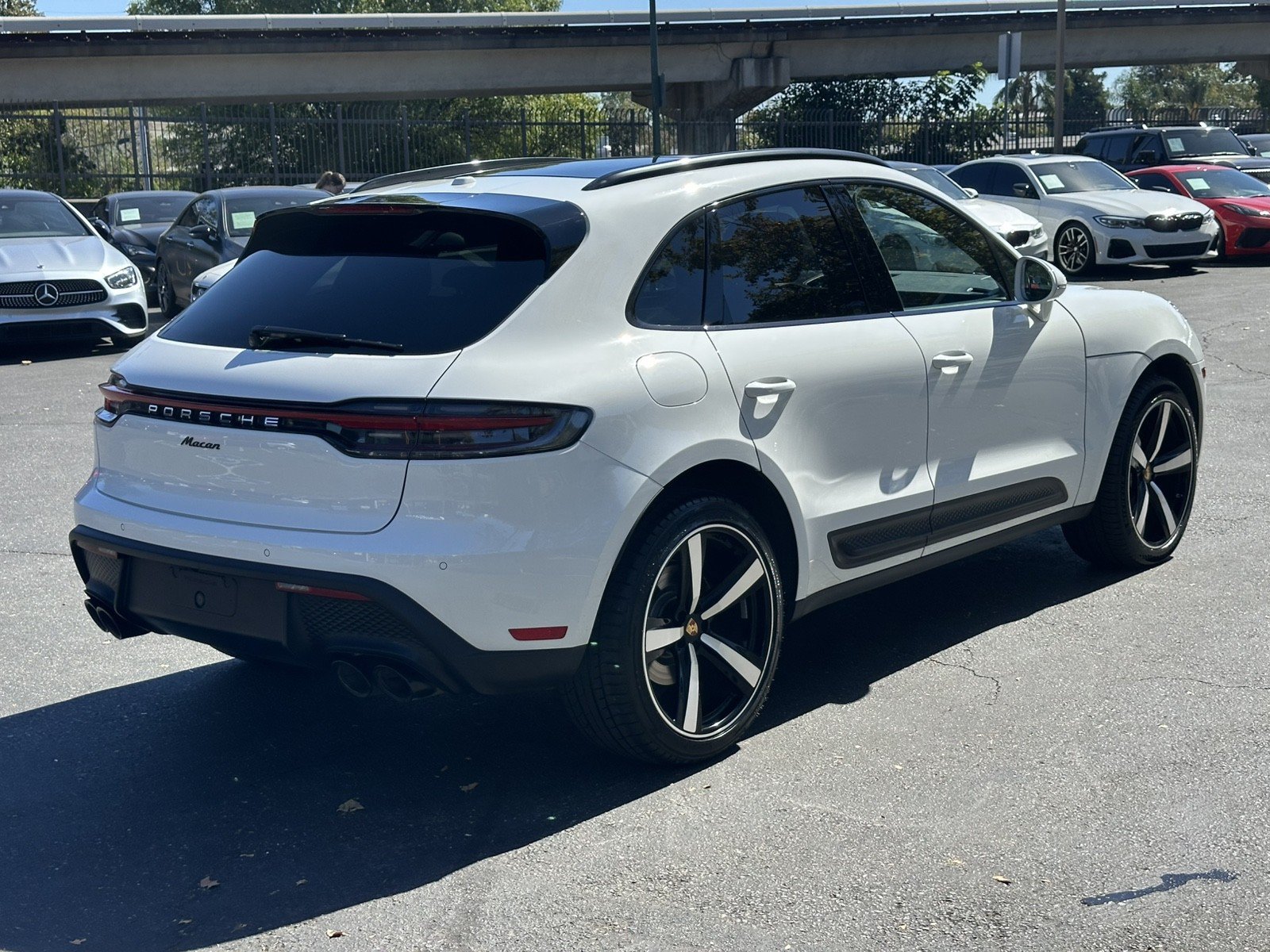 Used 2023 Porsche Macan AWD/4WD image 8