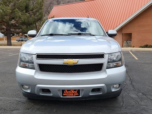 Used 2014 Chevrolet Suburban LT w/ Luxury Package image 5