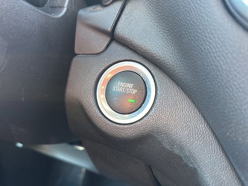 Used 2023 Chevrolet Equinox LT image 32