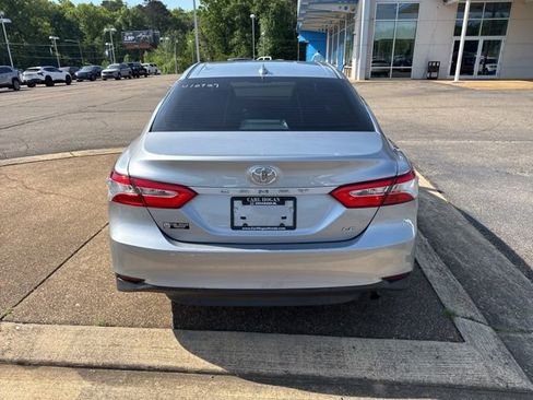 Used 2020 Toyota Camry LE FWD image 6